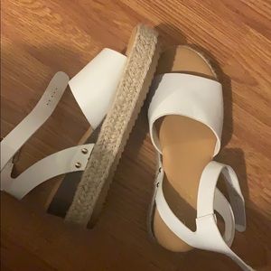 Sandals / espadrilles